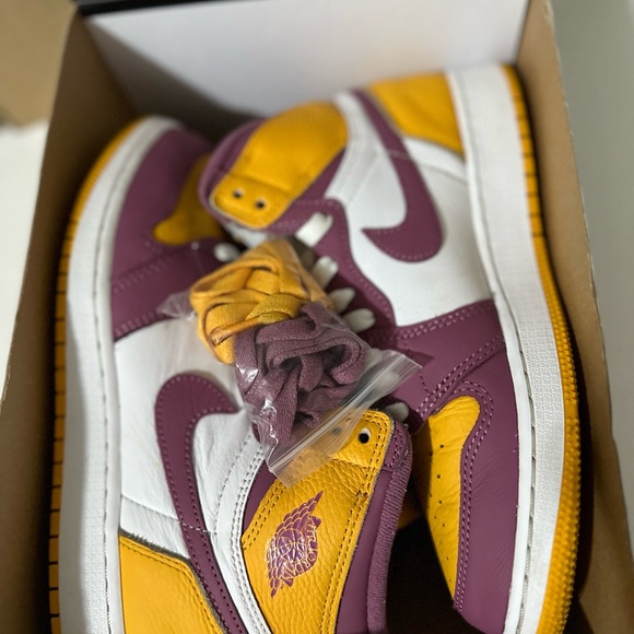 Jordan 1 Brother Hood Size 6.5 Men / 8 Women - Picture 1 of 8